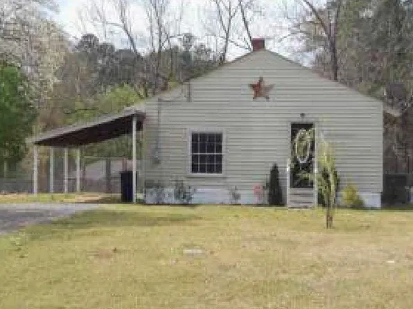 162 Williford Ln, Spring Lake, NC 28390