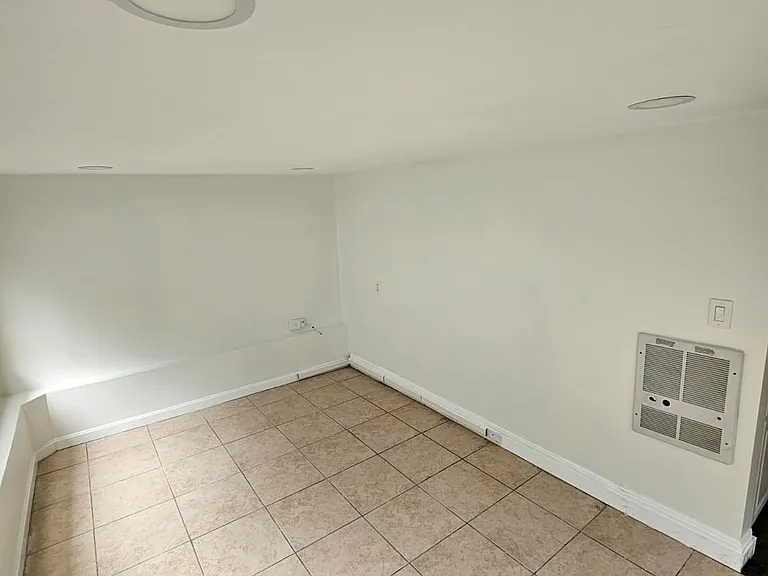 13 South St — Photo 12