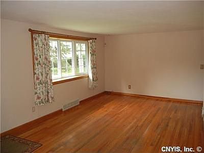 3rd image of 127 Ormsby Dr