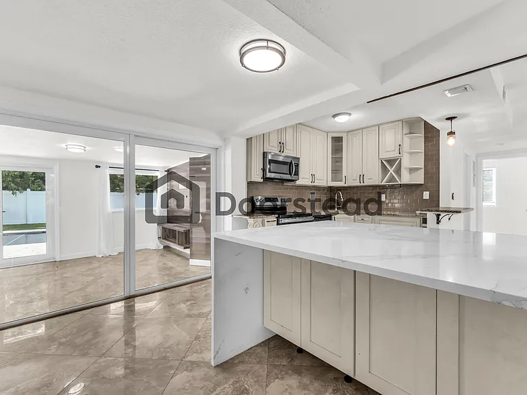 1837 NE 48th Ct — Photo 20