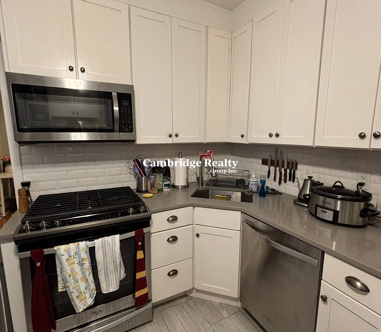 2 bed, 1.0 bath, 860 sqft, $3,400 — Photo 2