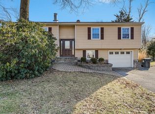 37 Donna Chrystie Ln, Walden, NY 12586