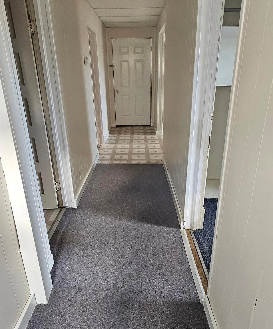 114 E Easterday Ave — Photo 2