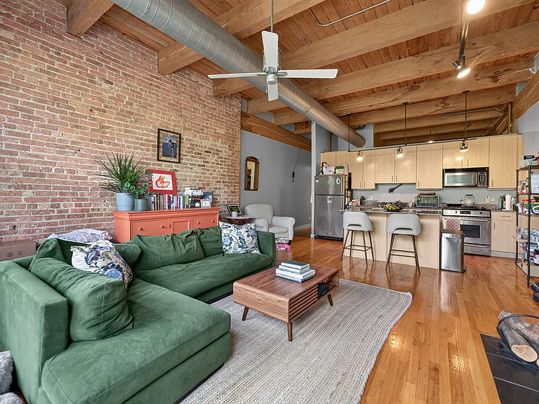 2201 W Wabansia Ave #17 — Photo 6