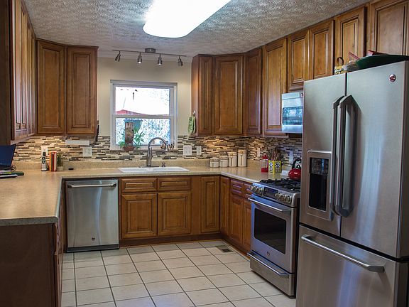 4th image of 2985 Marvin Cir