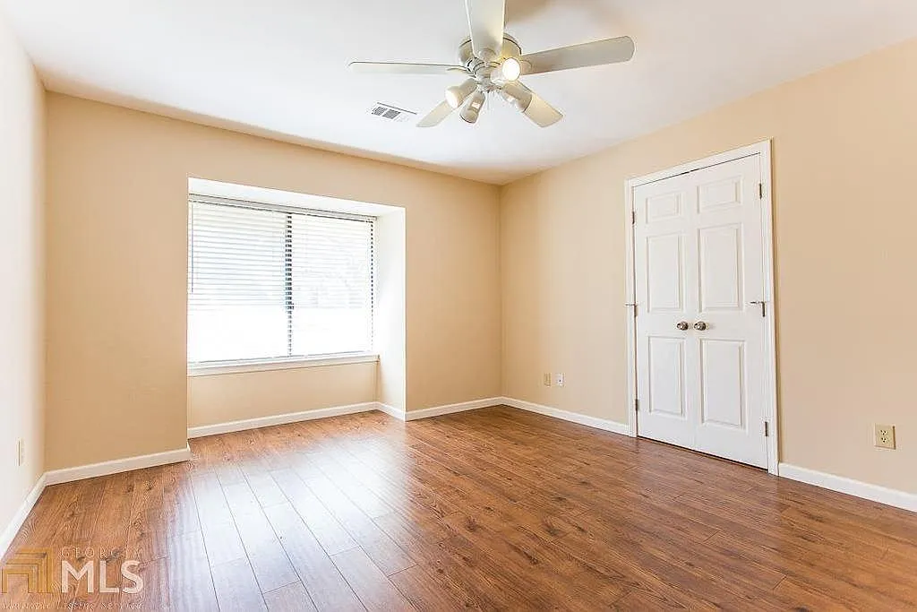 2 bed, 2.5 bath, 1661 sqft, $1,990 — Photo 2