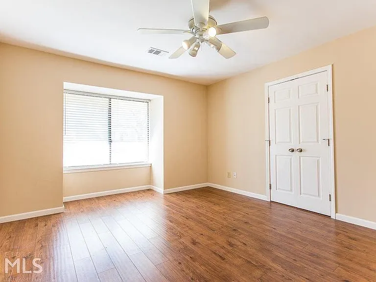 2048 Powers Ferry Trce SE — Photo 2
