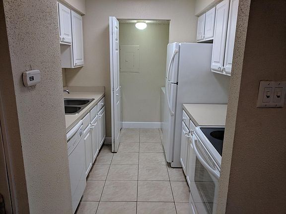2nd image of 3700 Idlebrook 106 Cir