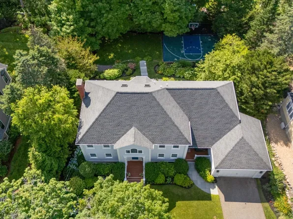 93 Beethoven Ave, Waban, MA 02468