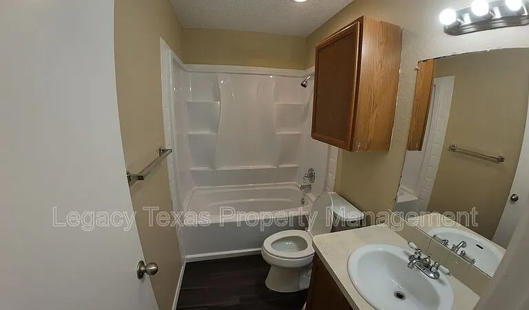 318 College St #B — Photo 2