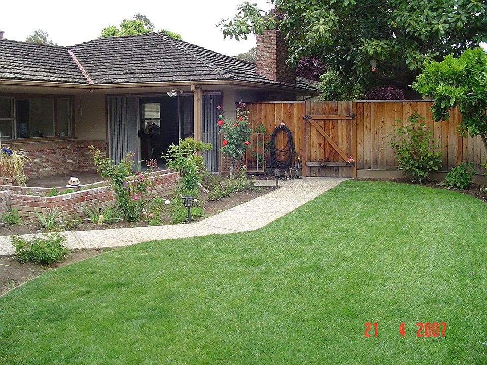 private front yard