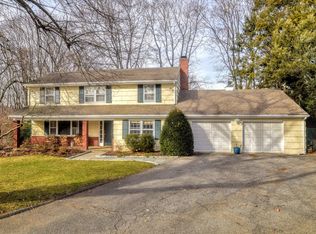 4 Golf View Cir, Stamford, CT 06905