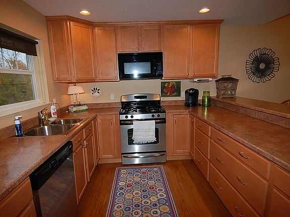 3rd image of 301 N Lake St Unit 301