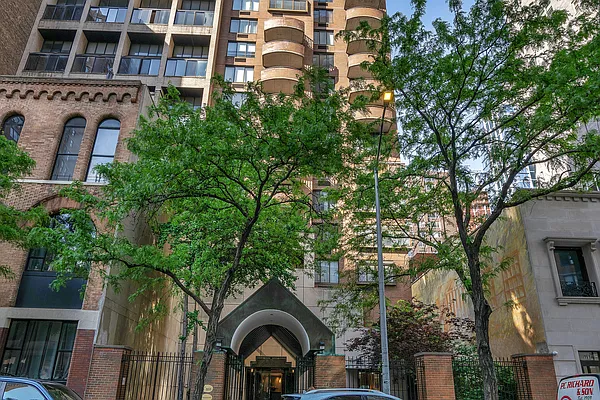 Rented by LW 21 LLC | media 27