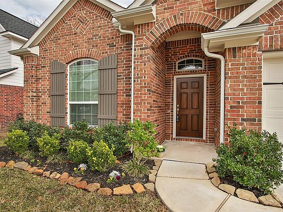 Welcome Home! This better-than-new home built in 2015 offers covered entry for guests and a beautiful solid wood door.