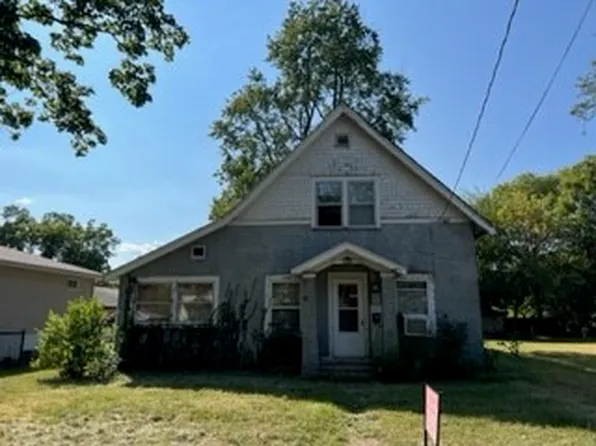 1207 S 2nd St, Oskaloosa, IA 52577