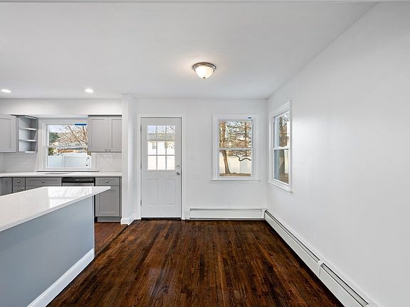 5th image of 221 Sullivan Ave