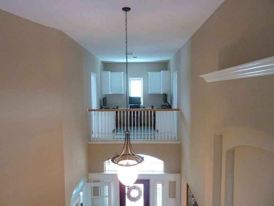 Foyer - Chandeleir