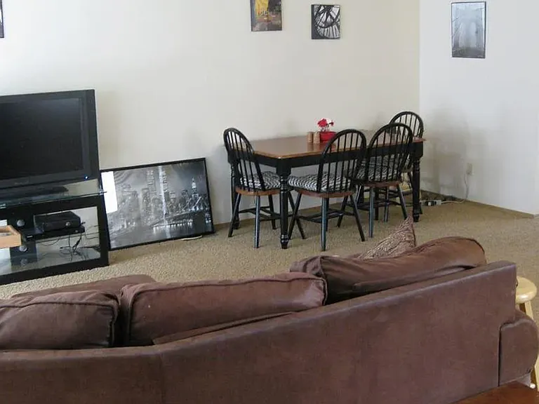 1725 W Kagy Blvd — Photo 4