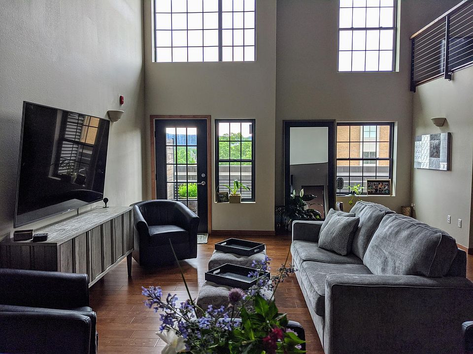 1st image of 415 6th St N Unit 401