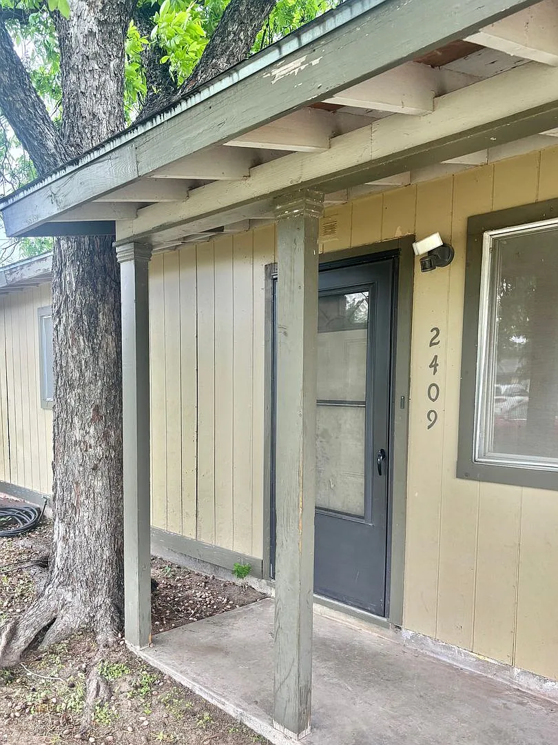 Building Photo - 2409 Lakeside Ave