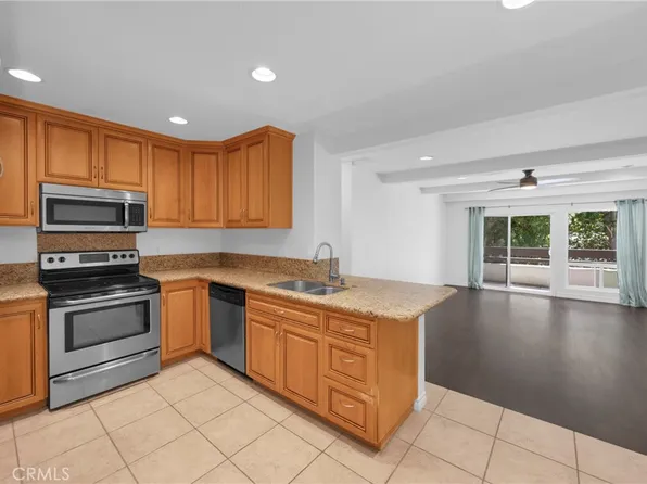 21372 Brookhurst St, Huntington Beach, CA 92646