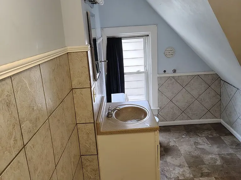 51 Cotter Ave — Photo 18