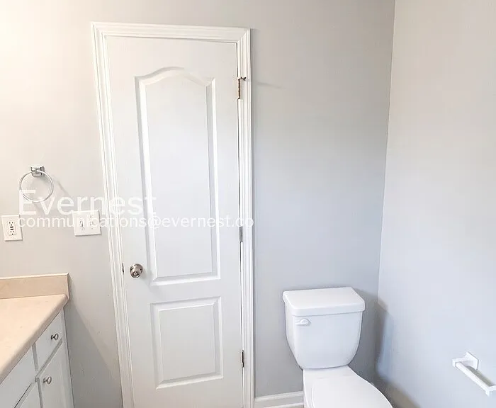 8641 Thomas Ln — Photo 6