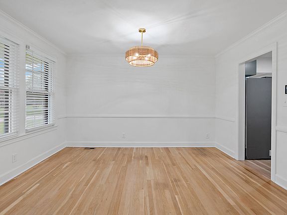 4th image of 217 Blue Hills Dr