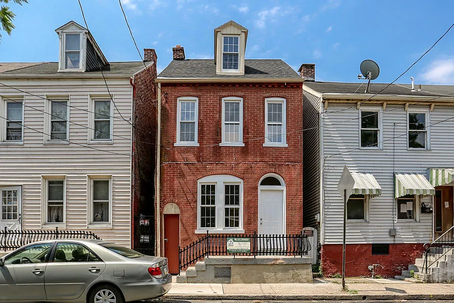 36 W Strawberry St photo 1