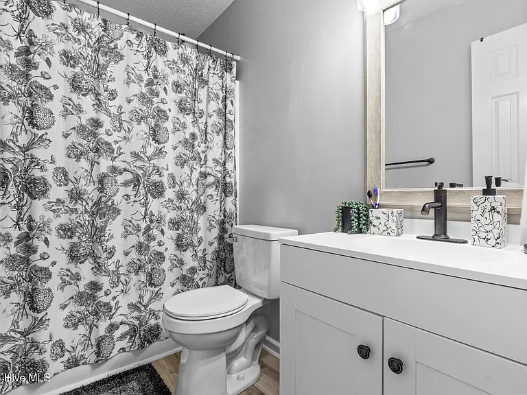 211 Clydesdale Ct — Photo 17