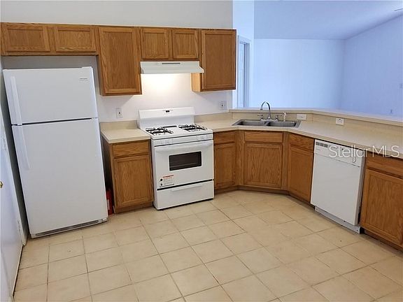 2nd image of 208 King George Dr