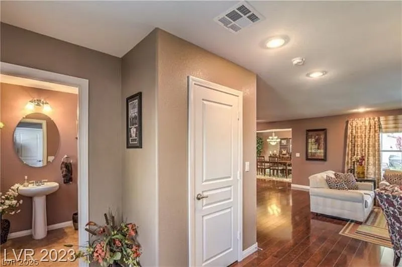 3 bed, 2.5 bath, 2280 sqft, $2,500 — Photo 4