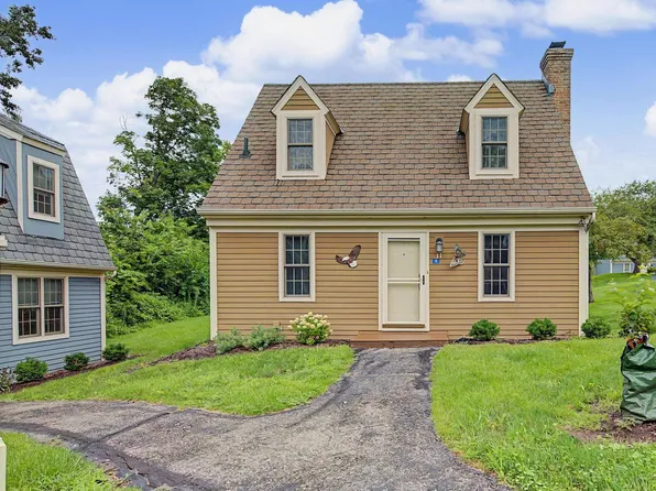 11 Settler Ln, Galena, IL 61036