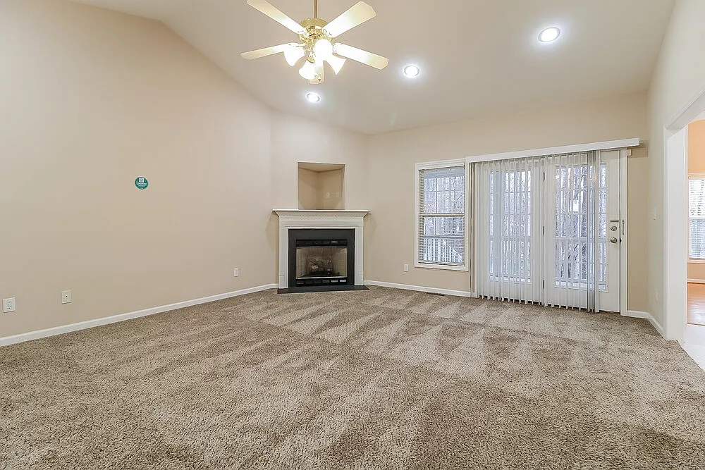 3 bed, 2.0 bath, 1773 sqft, $2,095 — Photo 4