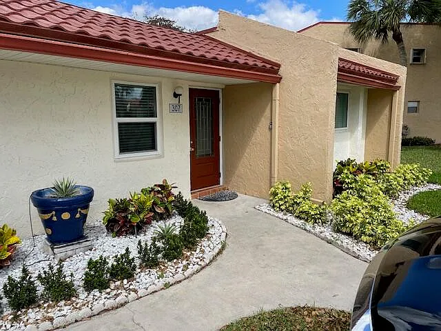 2 bed, 2.0 bath, 854 sqft, $2,195 — Photo 2