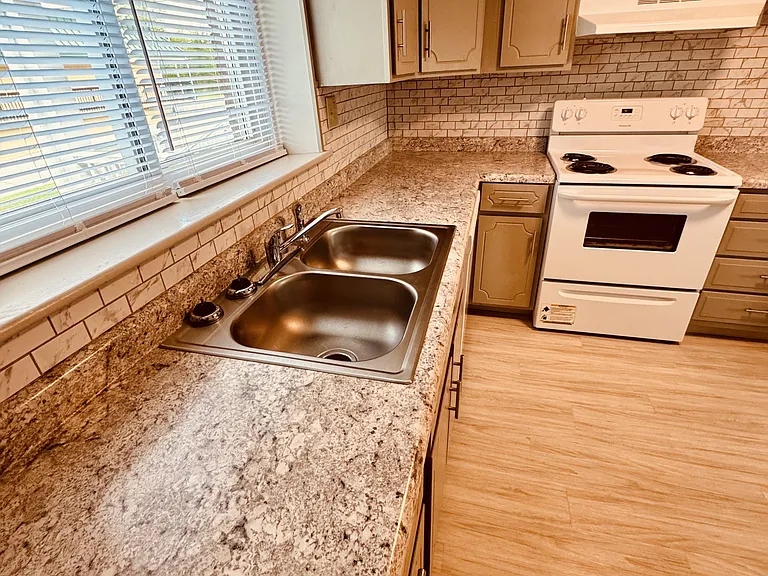 1393 Saratoga Ave — Photo 5
