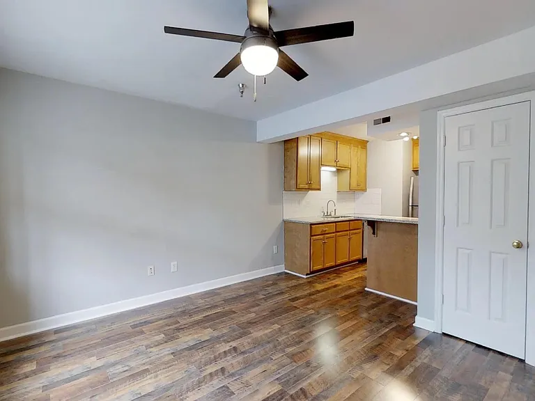 1555 W King St — Photo 33