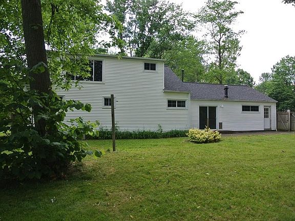2nd image of 10330 Greenview Dr