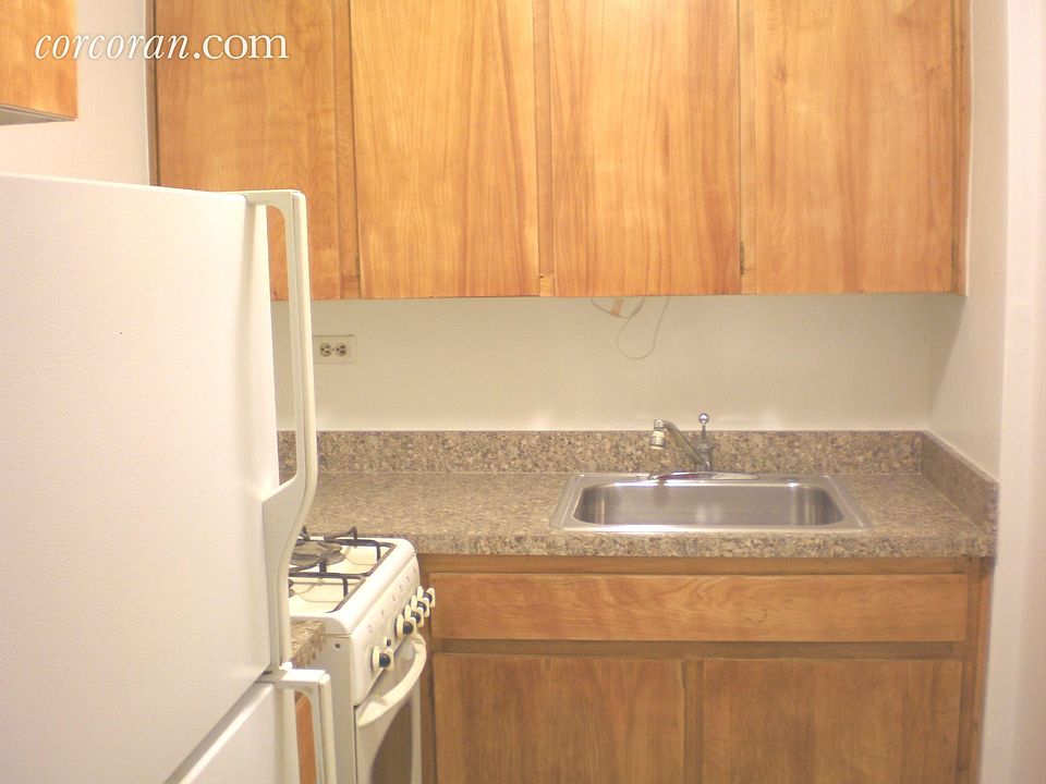 2nd image of 301 E 40th St #10U