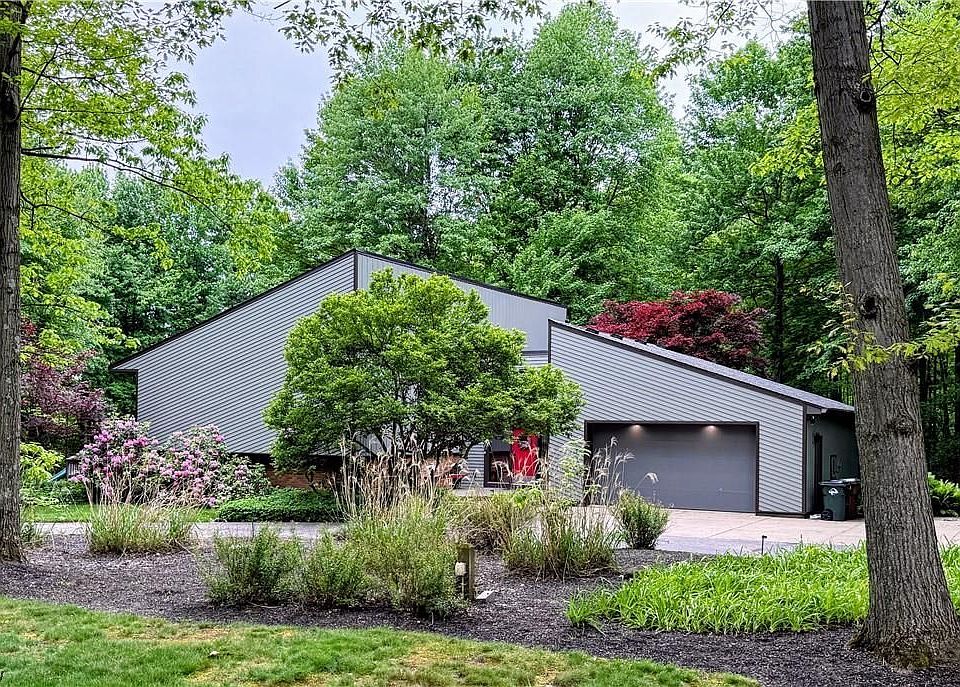 1st image of 2252 Valley Wood Dr