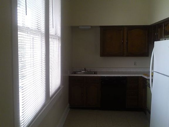 5th image of 110 S Pierce St APT A