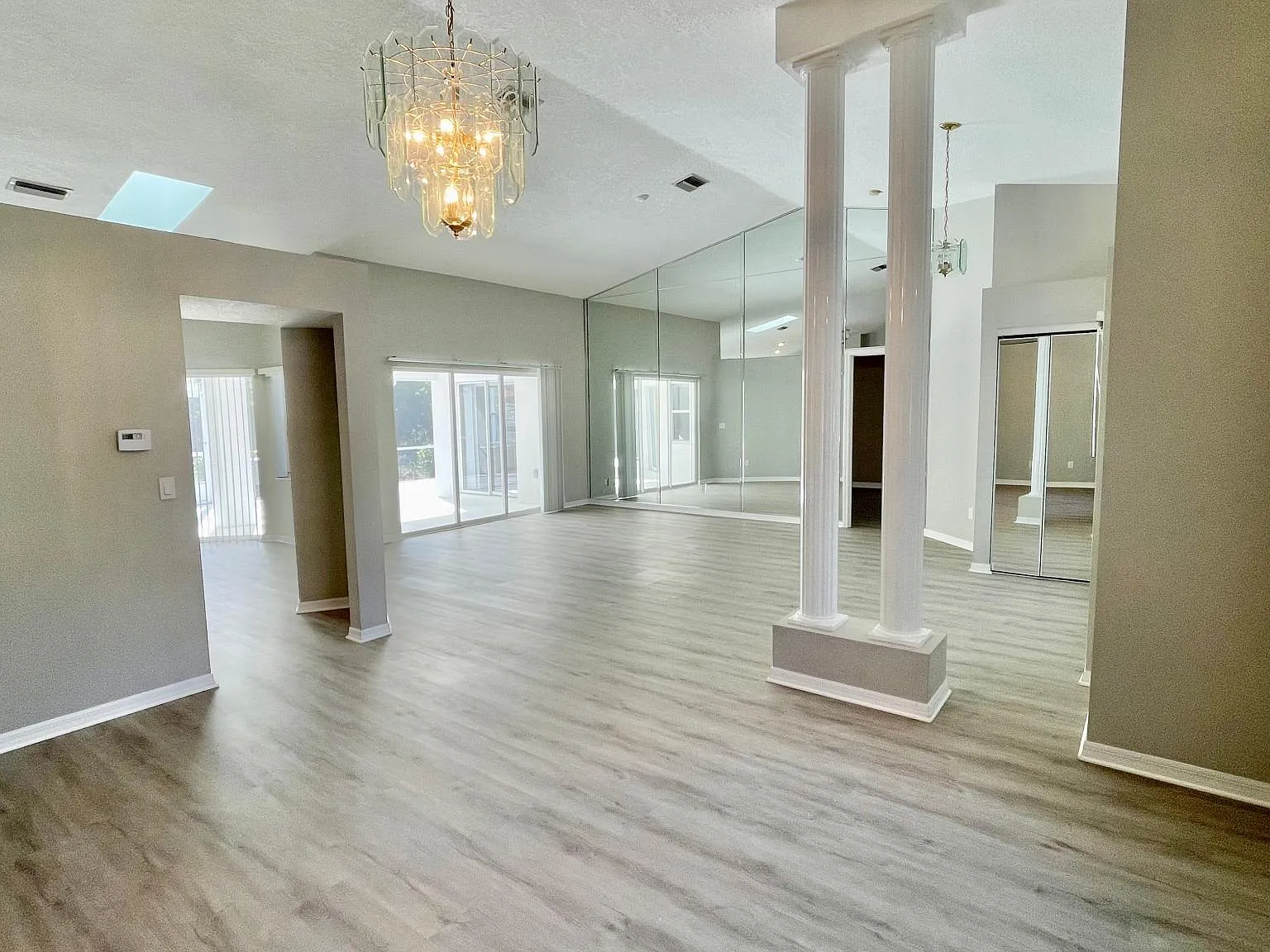 3 bed, 2485 sqft, $2,200 — Photo 4