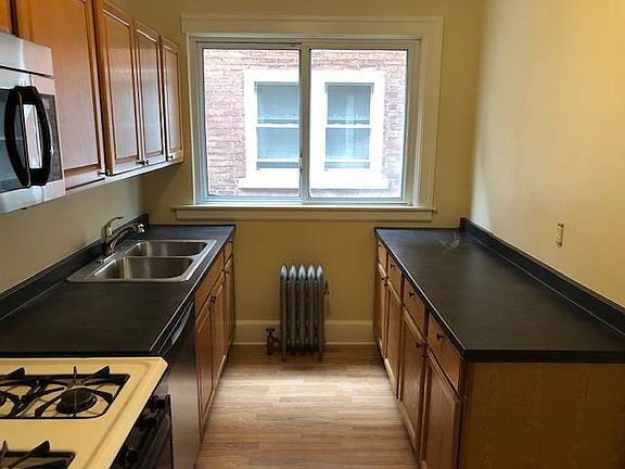 2nd image of 815 Beaconsfield Ave APT 1N