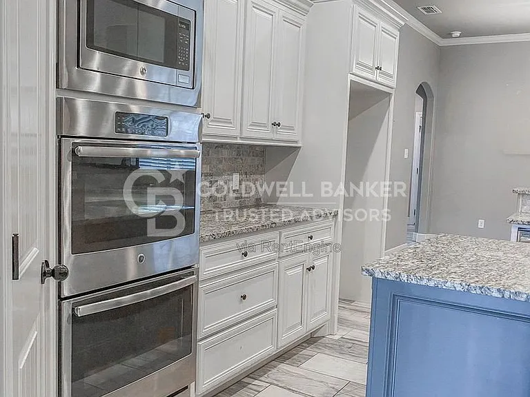 11003 Granby Ave — Photo 5