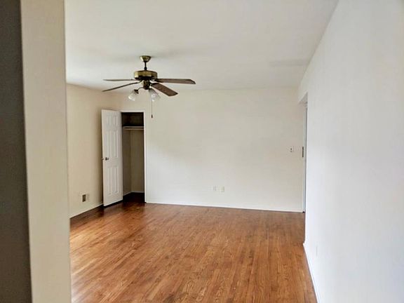 3rd image of 6 Stanford Dr APT 3B