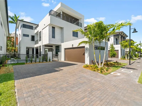 8091 NW 48th Ter, Doral, FL 33166