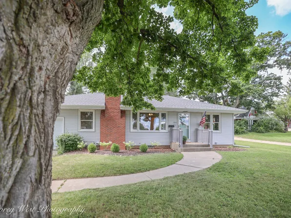 104 S 10th St, Oregon, IL 61061