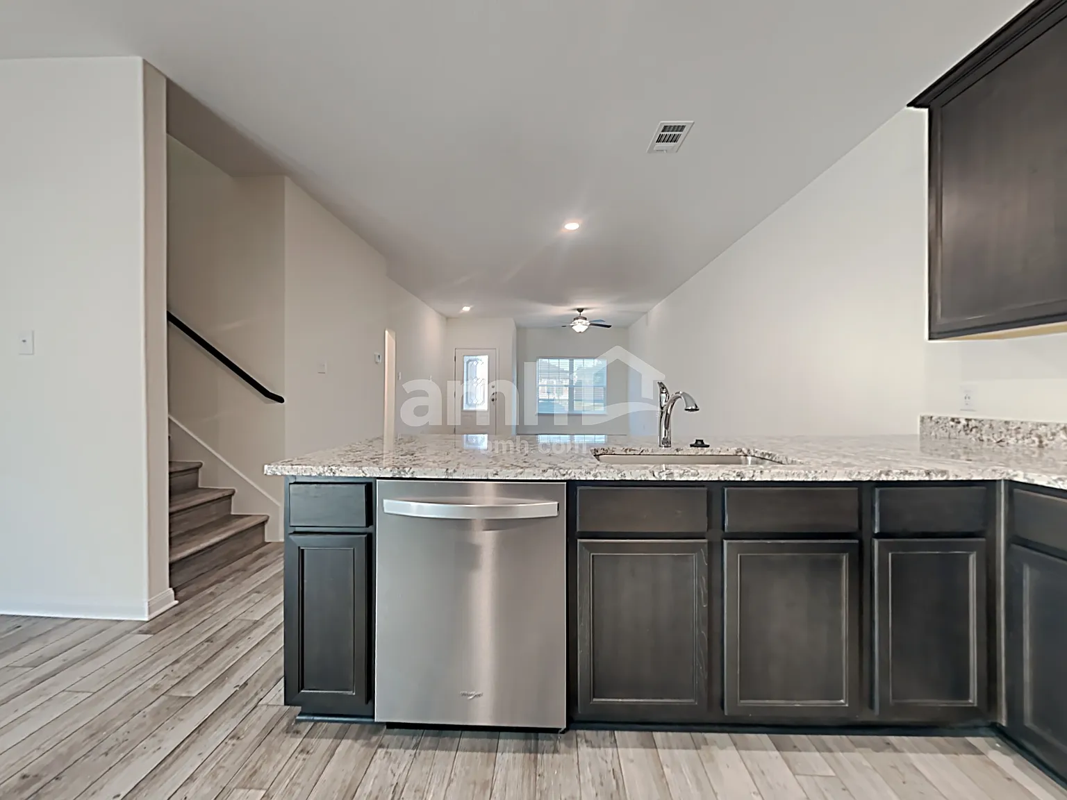 5 bed, 2.5 bath, 2543 sqft, $2,330 — Photo 4