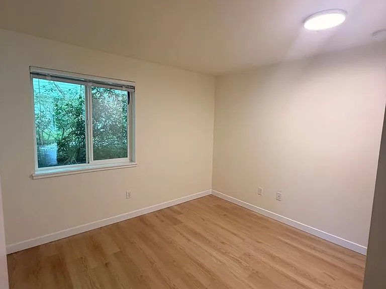 Madrona Court — Photo 29